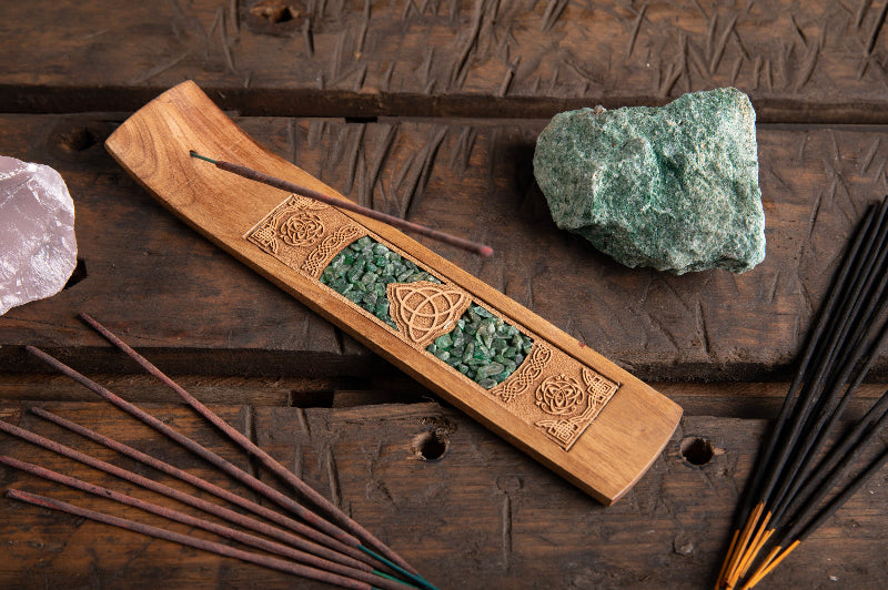 Keltischer Knoten mit Aventurin Holzhalter für Räucherstäbchen