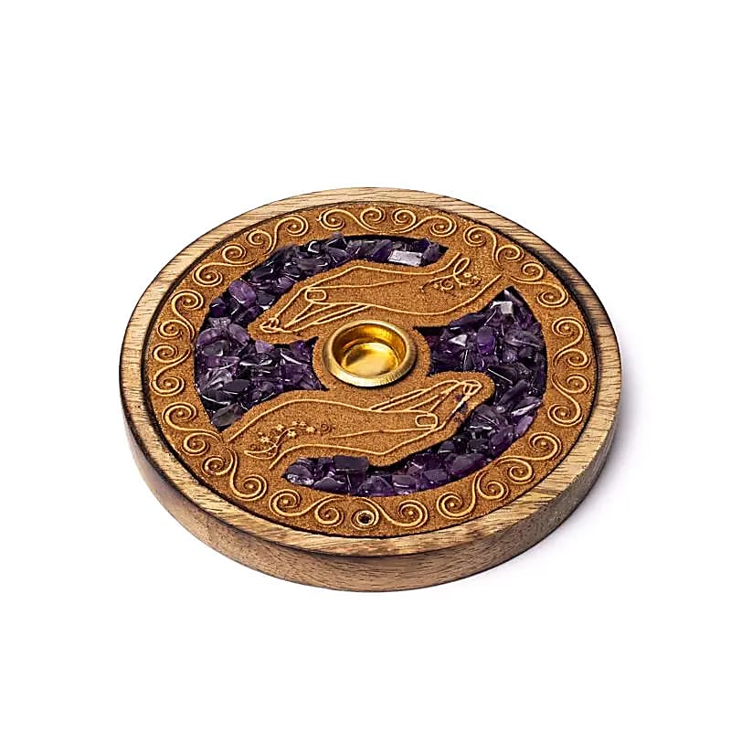 Räucherstäbchen- und Kegelhalter mit Dekoration aus heilenden Händen, angereichert mit Amethyststeinen.