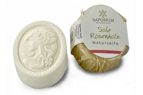 Handgefertigte Soleseife Rosenholz in cremeweißer Farbe, mit Umveropackung