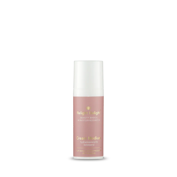 Roséfarbene Tube mit weißem Deckel mit Beschriftung Relight Delight und Cream Medium in goldener Schrift, Beauty Basics Wirkstoffkosmetik, hydratisierend und belebend in weißer Schrift