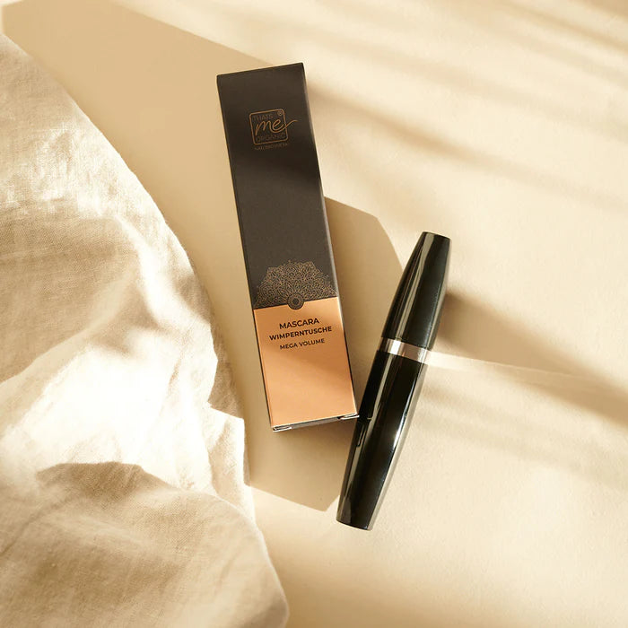 Luxury Bio Mascara ohne Titandioxid von Thats me Organic – schwarzes Mascara‑Design für Mega Volumen