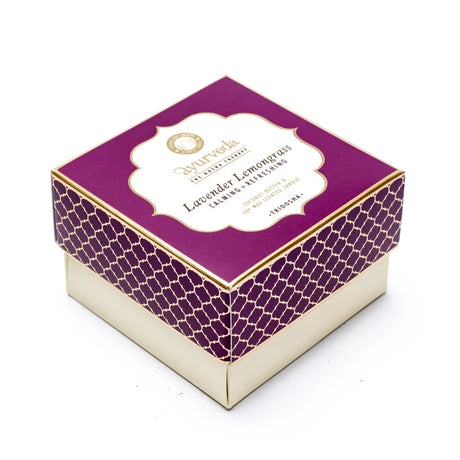 Duftende ayurvedische Trisdosha-Kerze, Lavendel und Zitronengras