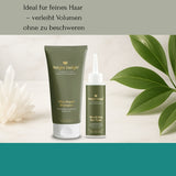 Elegante, natürliche Hintergründe und die Produkte Glorious Hair – Ultra Repair Duo von Relight Delight. Auf dem Bild ist der Text zu lesen: Ideal für feines Haar - verleiht Volumen ohne zu beschweren.