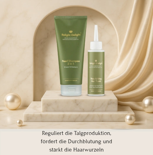 Grüne Pearl Shampoo Tube mit goldener Schrift von Relight Delight und daneben Hair Tonic von Relight Delight. Beide stehen auf einem steinernen Podest 