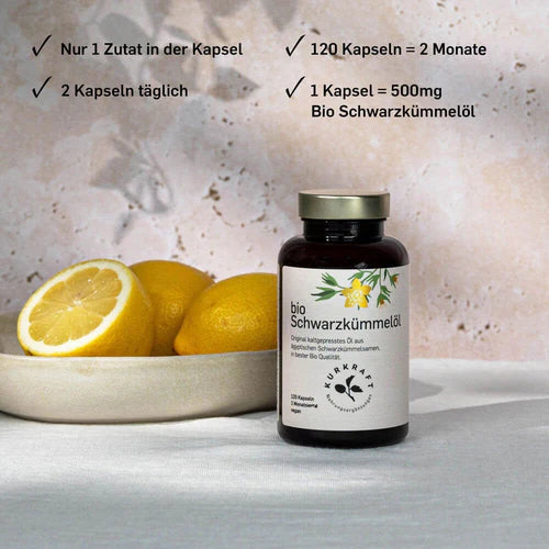 „Bio Schwarzkümmelöl Kapseln von Kurkraft – links eine Schale mit Zitronen 