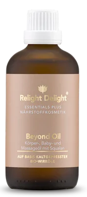 Braune Flasche mit Puderfarbenem Etikett. Goldene und weiße Aufschrift Essentials Plus Beyond Oil-frei von Parfuem  100ml Relight Delight