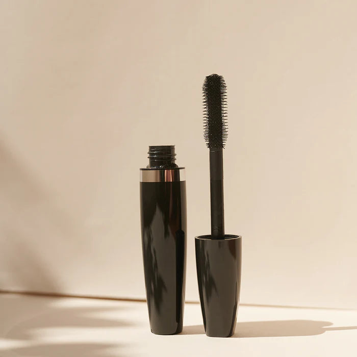 Luxury Bio Mascara ohne Titandioxid von Thats me Organic – schwarzes Mascara‑Design für Mega Volumen