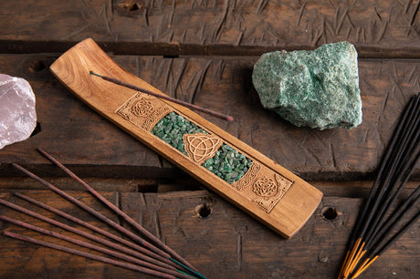 Keltischer Knoten mit Aventurin Holzhalter für Räucherstäbchen
