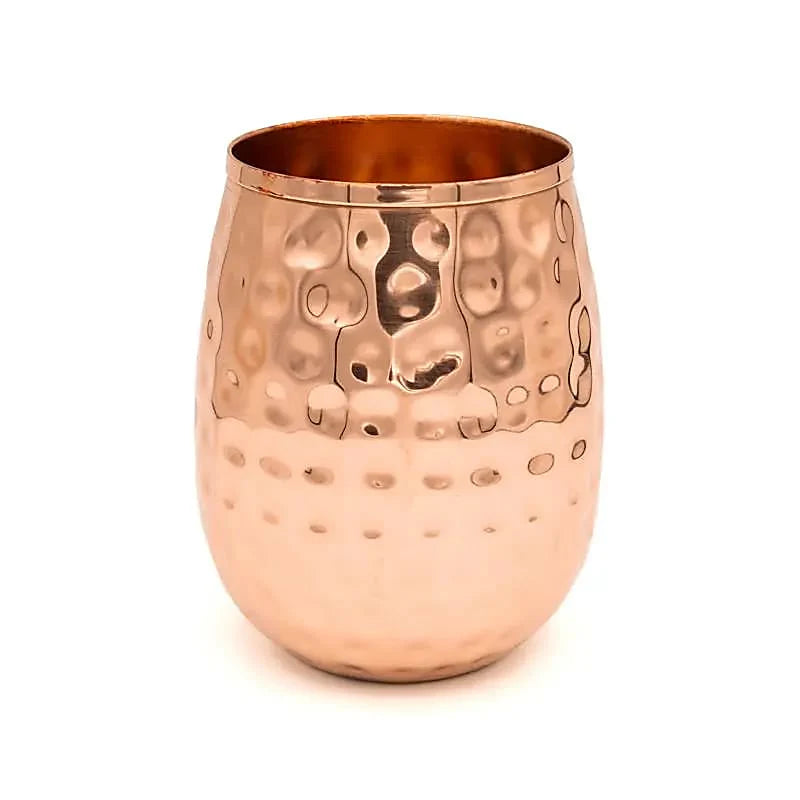 „Gehämmerter Kupferbecher aus reinem Kupfer, handgefertigt mit glänzender Oberfläche – ideal für Ayurveda, Detox und traditionelle Trinkrituale.“