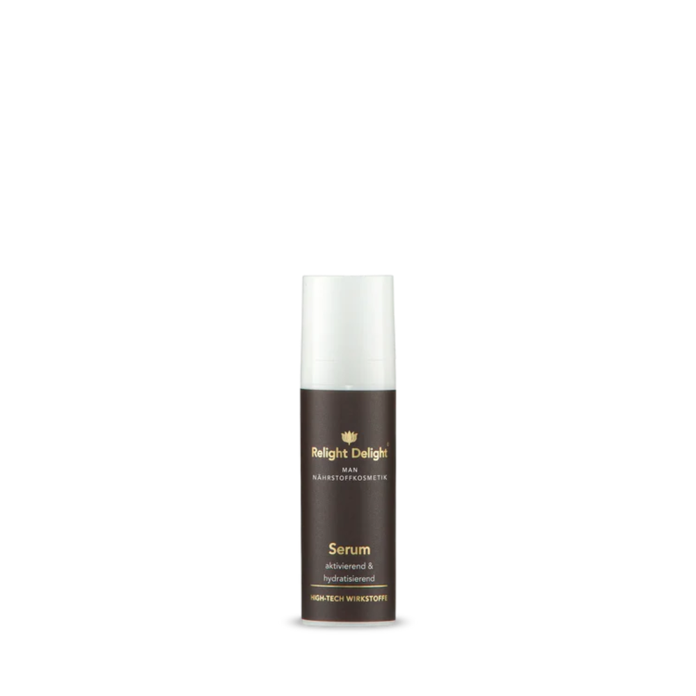 Ein edler Pumpspender in der Grundfarbe Braun mit goldener Aufschrift. Relight Delight Serum Man mit High - Tech Wirkstoffen, aktivierend & hydratisierend

