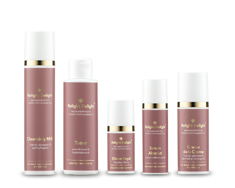 Gesichtsset Metamorphose von Relight Delight bestehend aus Cleansing Milk, Toner, Elixier Royal, Serum Absolut und Creme de la Creme. Edle Optik der Pumpspender in Altrosa mit goldener und weißer Aufschrift