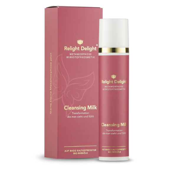 Edler Pumpspender in Altrosa mit goldener und weißer Aufschrift: Metamorphose Wirkstoffosmetik - Cleansing Milk 100ml Transformation die man sieht und fühlt - Relight Delight Auf Basis Kaltgepresster Bio-Wirköle. Daneben eine edle Umverpackung