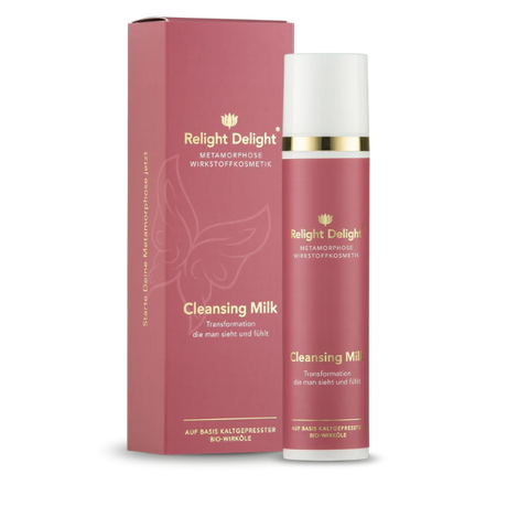 Edler Pumpspender in Altrosa mit goldener und weißer Aufschrift: Metamorphose Wirkstoffosmetik - Cleansing Milk 100ml Transformation die man sieht und fühlt - Relight Delight Auf Basis Kaltgepresster Bio-Wirköle. Daneben eine edle Umverpackung
