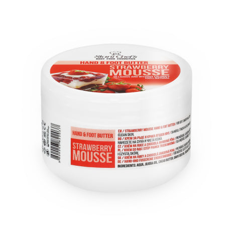„Weiße Dose der Erdbeermousse Hand- und Fußcreme, dekoriert mit frischen Erdbeeren und sichtbarer Produktbezeichnung.“
