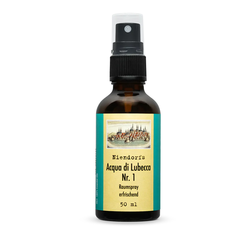50ml Braunglasflasche mit blau und gelbem Etikett und der Aufschrift: Niendorfs Acqua di Lubecca Nr. 1 Raumspray erfrischend