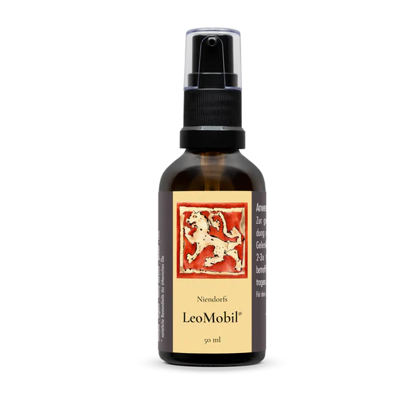 50 ml Braunglasflasche mit Pumpspender. Auf dem Etikett ist vorne das Logo mit dem Löwen und vorne die Beschriftung Niendorfs LeoMobil 50ml