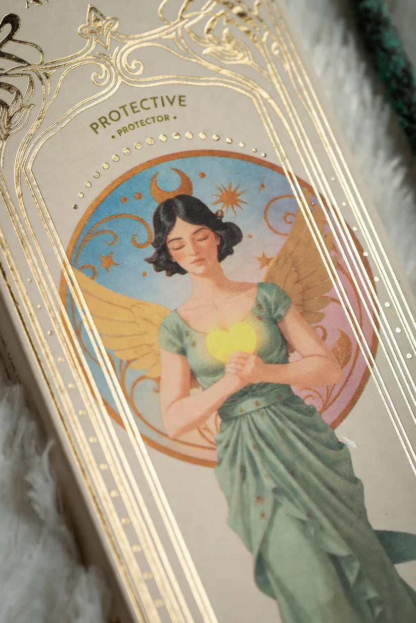Detailansicht Packung Mitte mit hübschem Engel . Sagrada Madre Räucherwerk Tarot Angels Beschützer Geranienbeeren