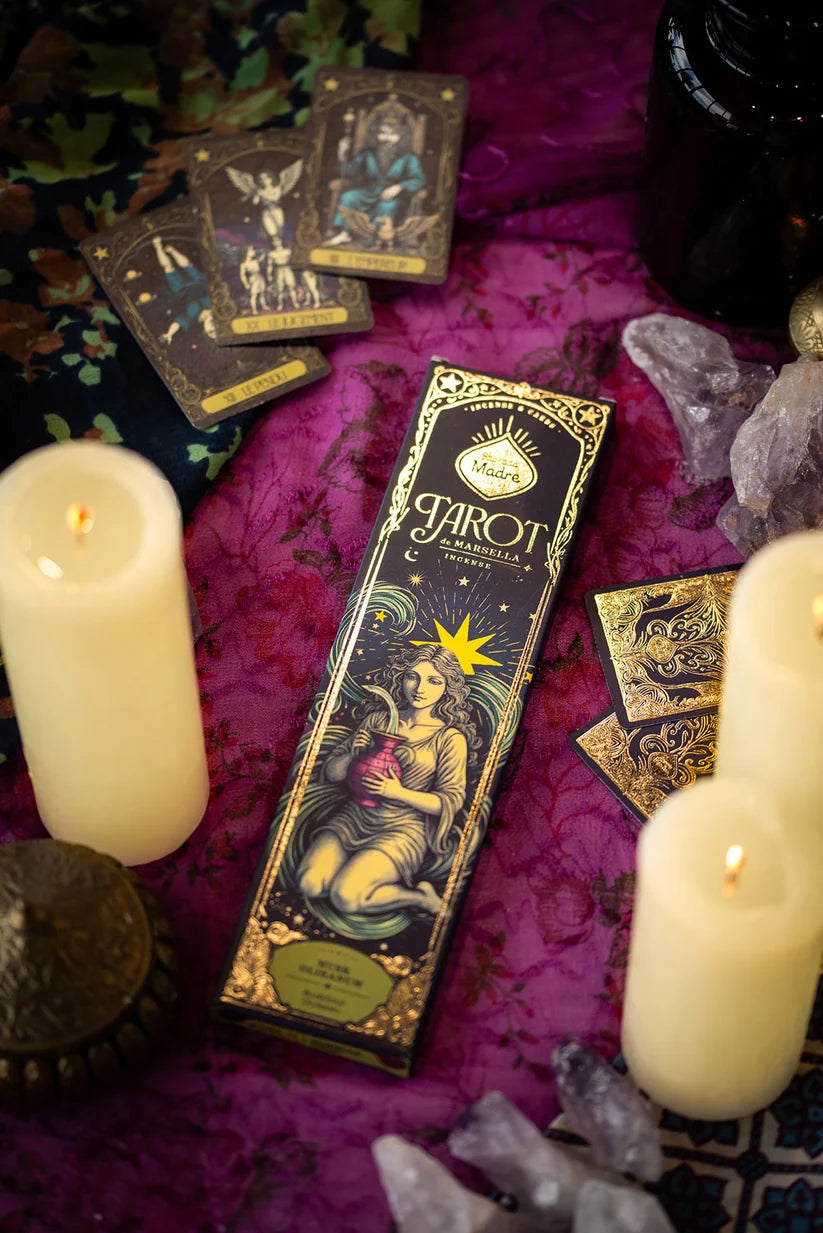 Sagrada Madre Räucherwerk Tarot de Marsella Moschus Frankincense mit Tarotkarten
