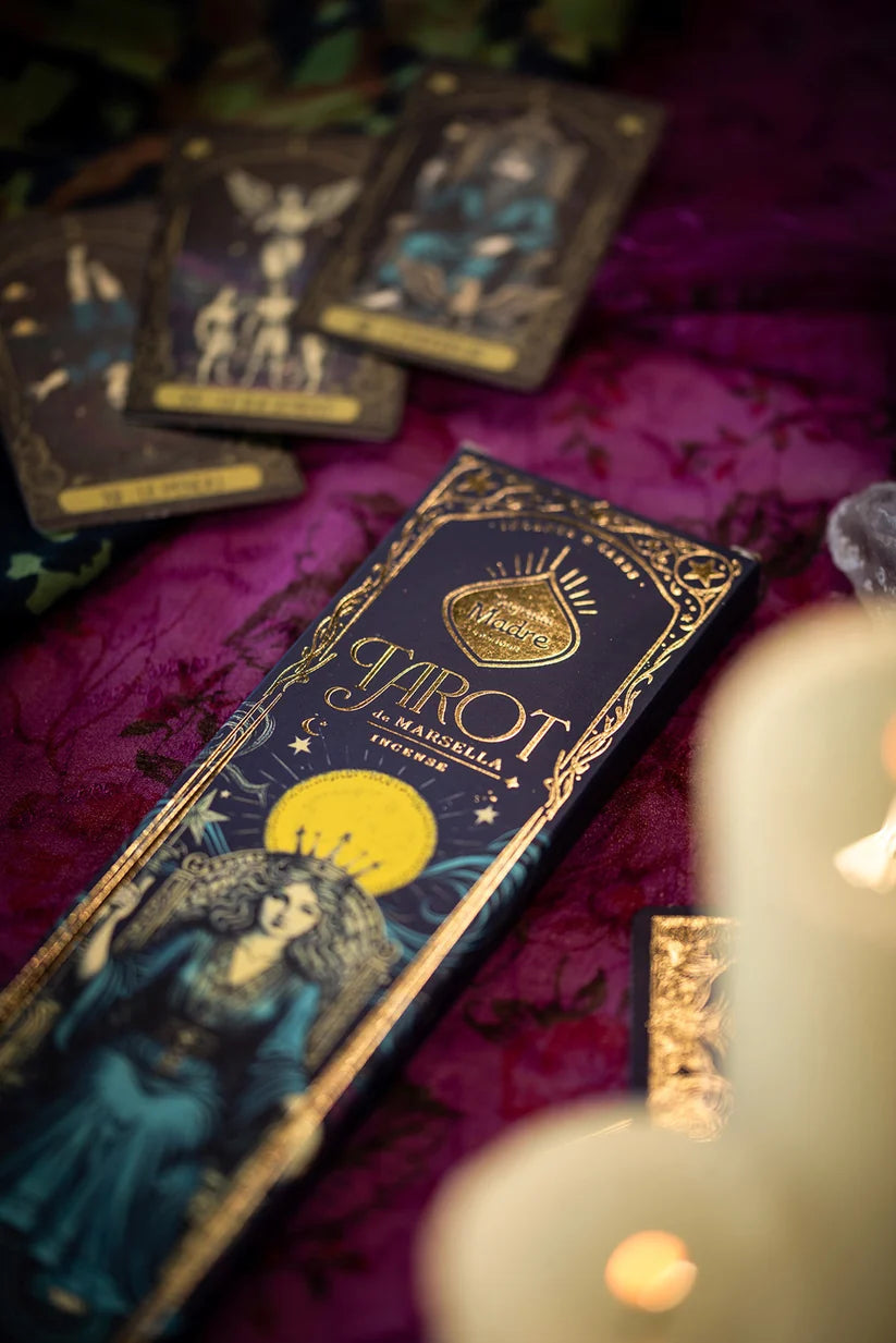 Detailansicht / Packung:
Räucherstäbchen Verpackung Tarot de Marsella Sandelholz und Weihrauch