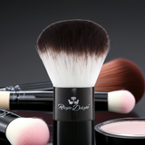 Hello Lovely - Kompakter Kabuki Pinsel für Mineralpuder