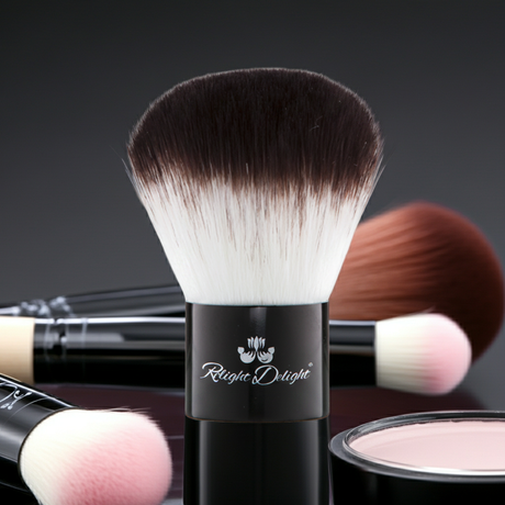 Hello Lovely - Kompakter Kabuki Pinsel für Mineralpuder