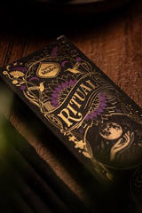 Nahaufnahme des oberen Teils der Sagrada Madre Ritual Vollmond Verpackung mit dem Schriftzug Ritual und Kolibri-Illustrationen.