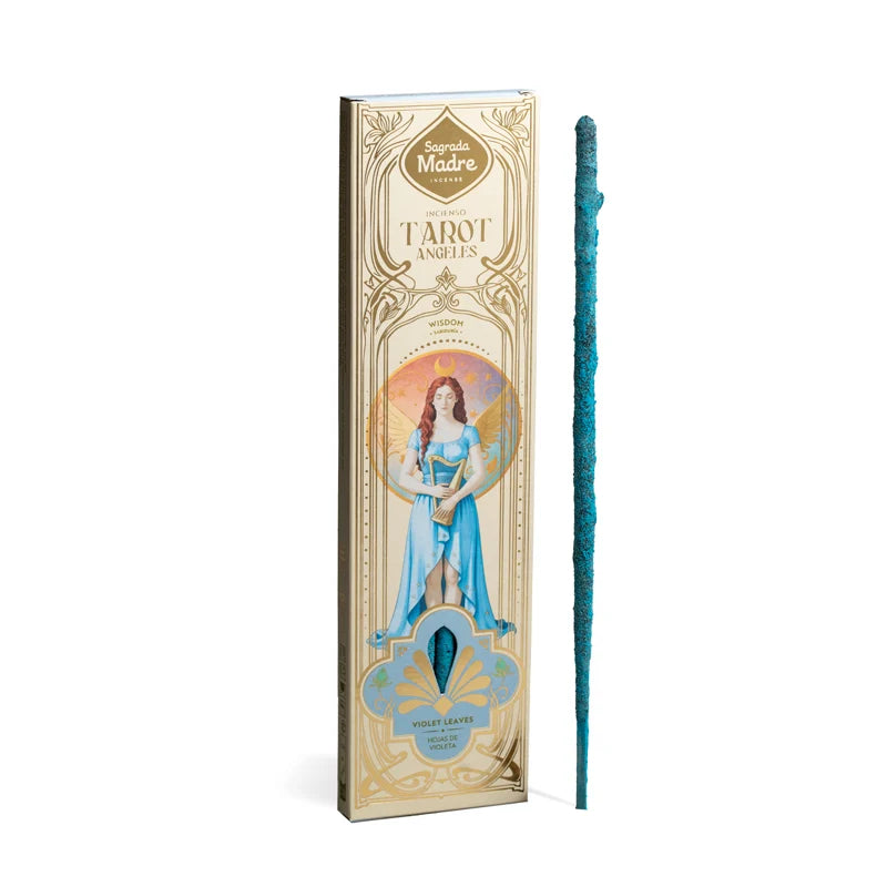 Produktverpackung Sagrada Madre Tarot Angeles Räucherwerk „Wisdom“ (Weisheit) mit Engel-Illustration und einem blauen Räucherstäbchen daneben.