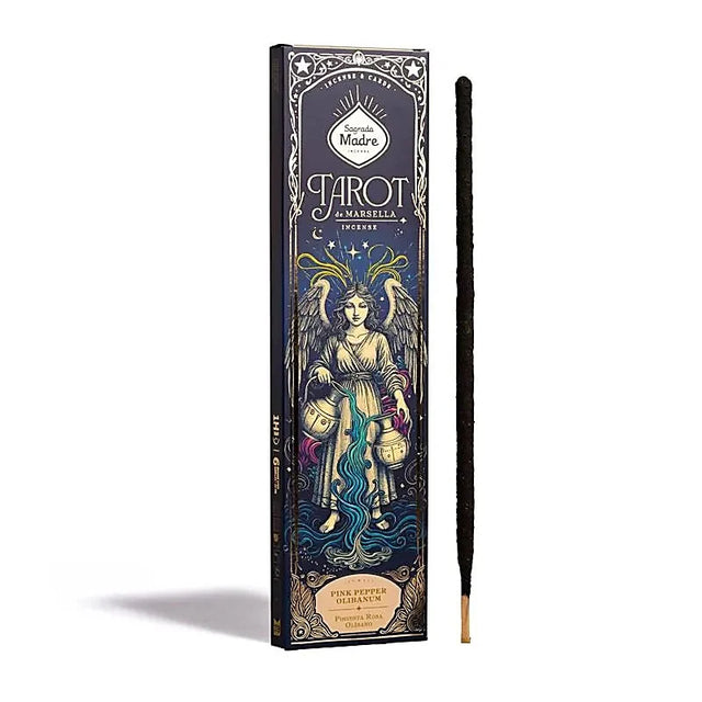 Produktverpackung Sagrada Madre Natural Räucherwerk Tarot de Marsella Rosa Pfeffer Frankincense im blauen Design mit Engels-Illustration und einem schwarzen Räucherstäbchen daneben.